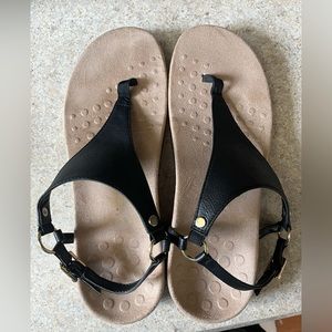 Vionic T-strap Black Womens Sandals - excellent condition. Size 9.
